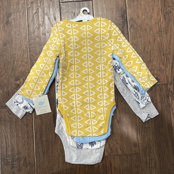 Size 12 months onesies, 4 pack- NWT - Picture 2 of 3